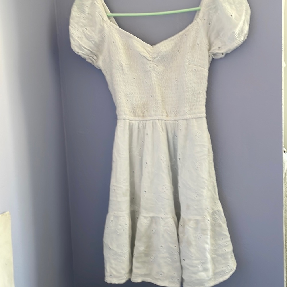 This is a Hollister summer dress so pretty and will fit great